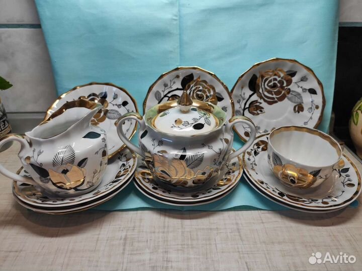 Чайный сервиз, тарелки, кружечки