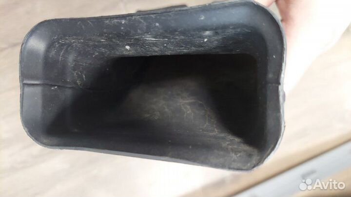 Воздуховод Mitsubishi Pajero 4 3.2D 2007