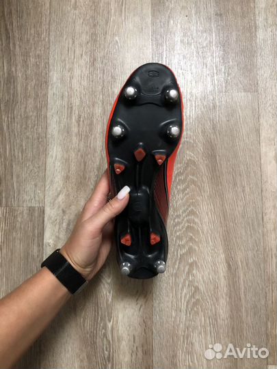 Футбольные бутсы adidas