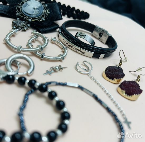 Набор украшений в черном цвете