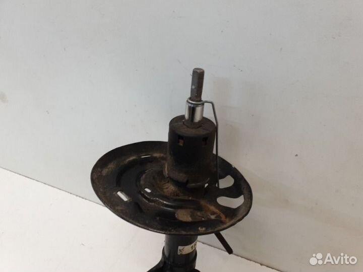 Амортизатор передний правый Toyota Camry V70 2018