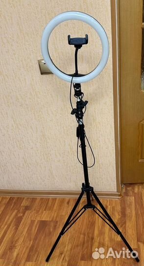 Кольцевая светодиодная лампа