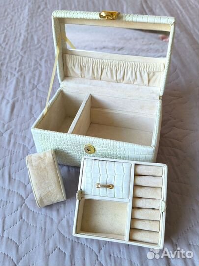 Шкатулка для украшений кожзам