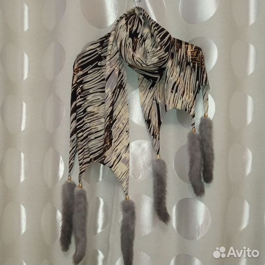 Шаль,палантин с кистями из голубой норки