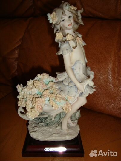 Статуэтка Capodimonte Армани G. Armani № 13