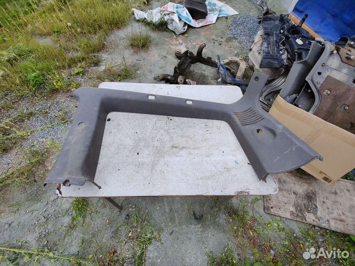 Обшивка багажника левая и правая nissan terrano 2