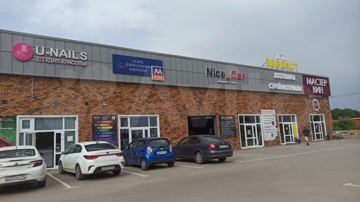 Торговые помещения от 36 м² на Рощинской