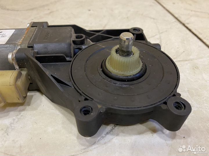 Моторчик стеклоподъемника передний левый Geely Emg