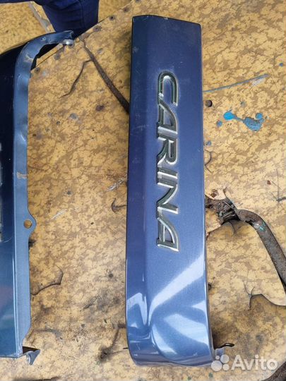 Планка/ресничка задних фар Тойота Карина