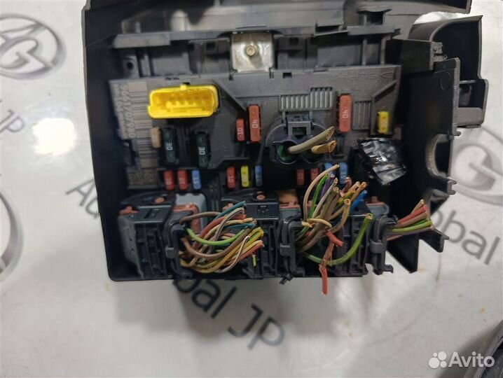 Блок предохранителей под капот Peugeot 307 3H