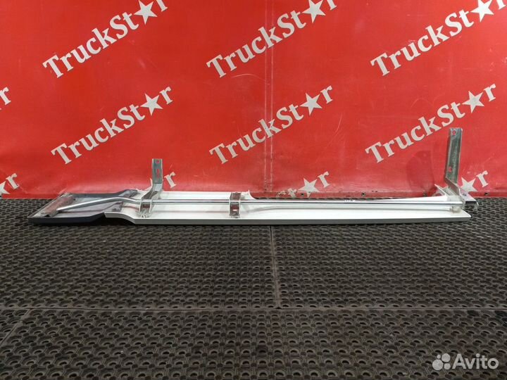 Спойлер кабины боковой правый 2018г Daf XF106