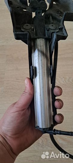 П. форсунка омывателя фар с кронштейном пежо 308