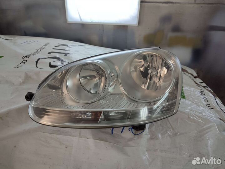 Левая фара Vw Jetta V
