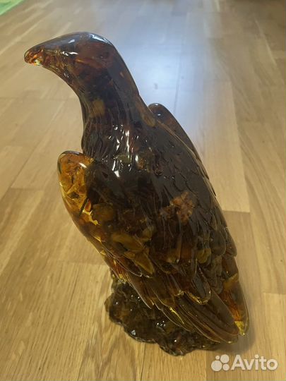 Фигурка орла янтарная, ручной работы