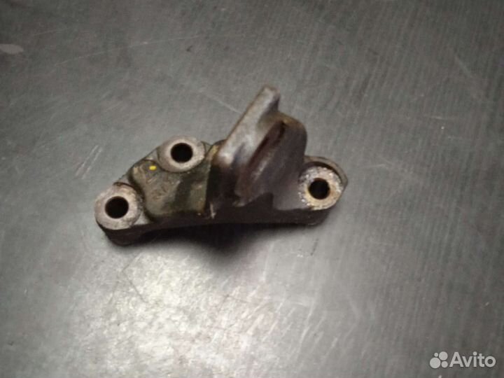 Кронштейн опоры двигателя Toyota Camry V40