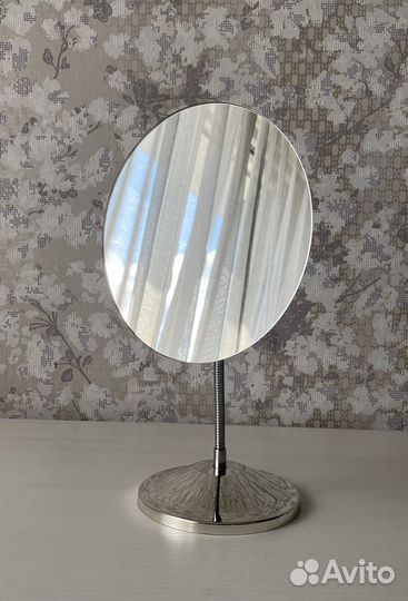 Зеркало на ножке, косметическое