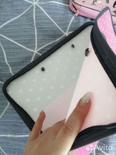 Школьные папки и пеналы