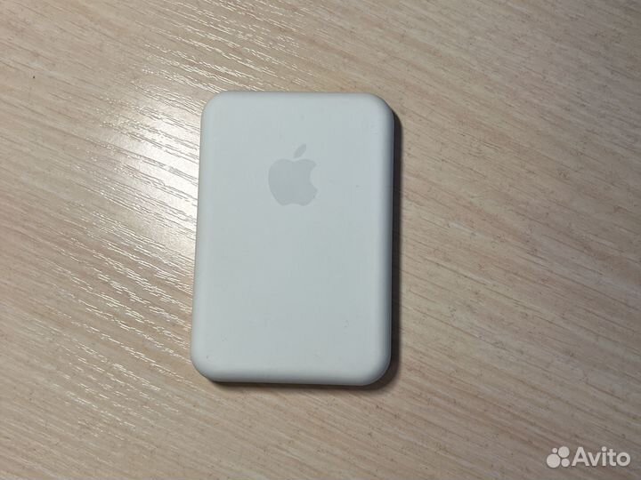 Внешний магнитный аккумулятор MagSafe