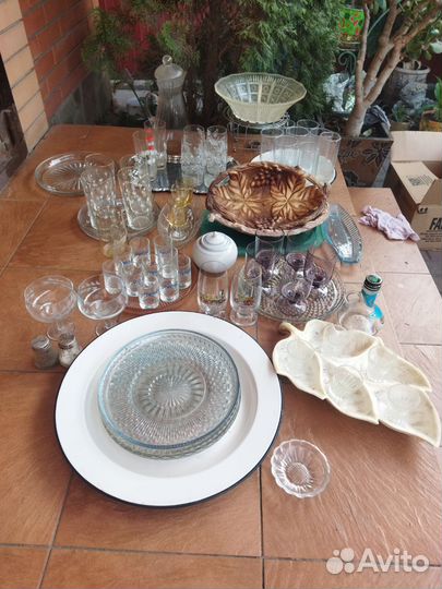 Бокалы рюмки блюда