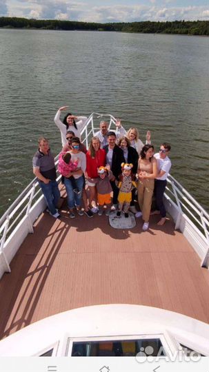 Аренда большой трёхпалубной моторной яхты