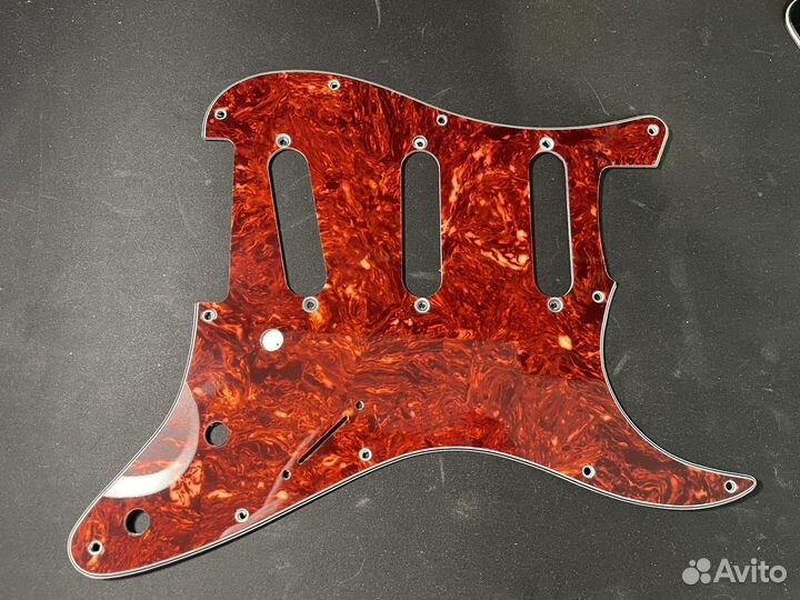 Пикгард для стратокастера красная черепаха