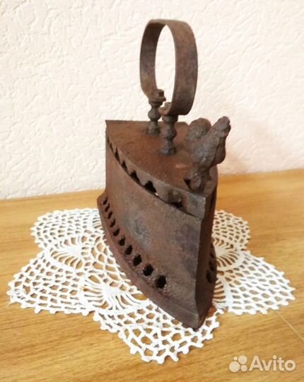 Старинный угольный утюг