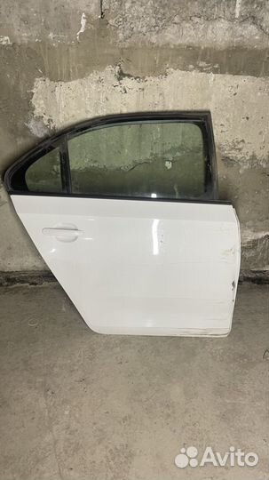 Дверь задняя правая skoda rapid