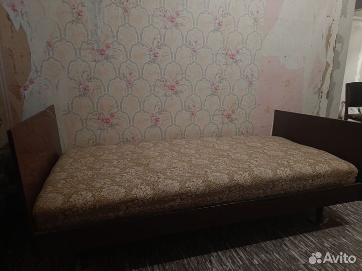 Кровать