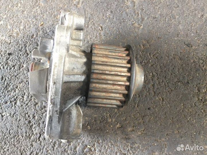 Насос водяной (помпа ) Mazda 323 BA 1.5 1996