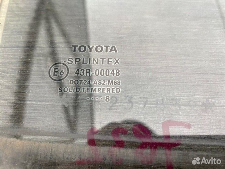 Стекло двери заднее правое Toyota Avensis ZZT251