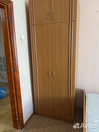 Шкаф 2 шт,тумба,стол кухонный