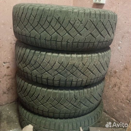 Nitto Therma Spike 235/65 R17