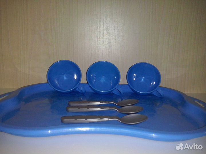 Посудка чайная на три персоны с подносом