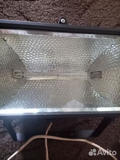 Прожектор под галогенная лампу