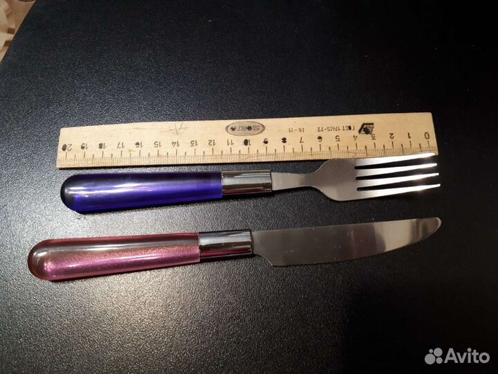 Стопка, набор вилок, ножей, чайных ложек