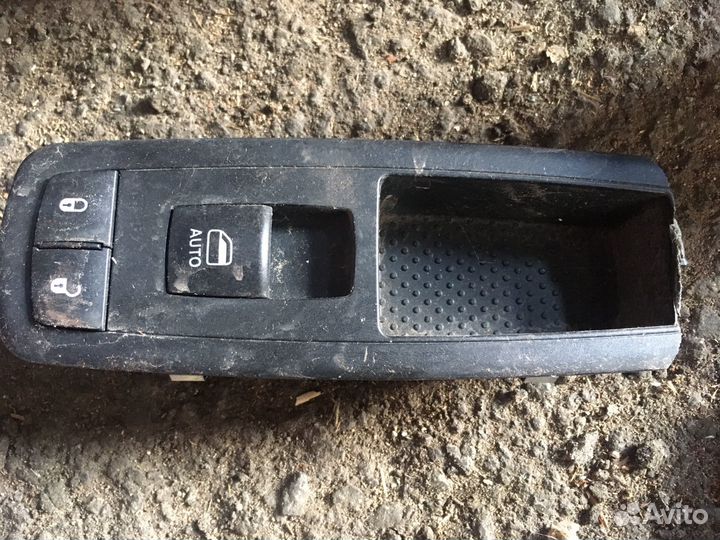 Блок управления стеклоподьемниками Chrysler 200