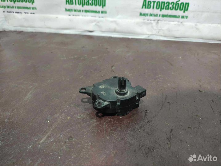 Моторчик заслонки отопителя ваз (LADA) 2110