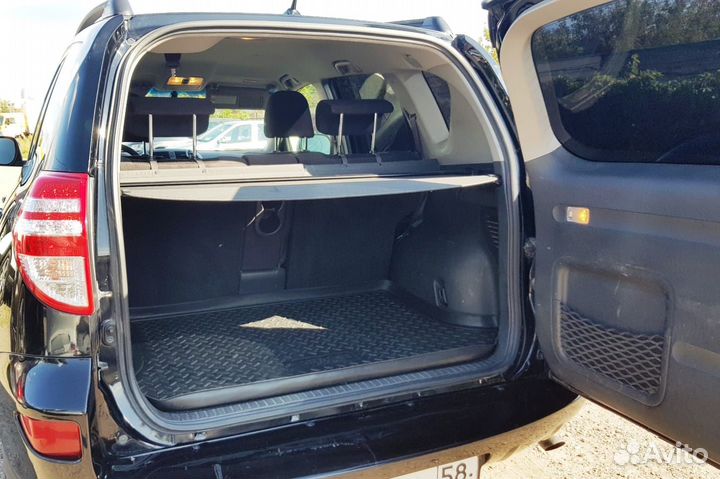 Toyota RAV4, 2011