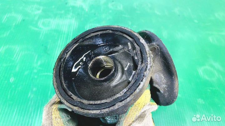 Кронштейн масляного фильтра Renault Megane 2