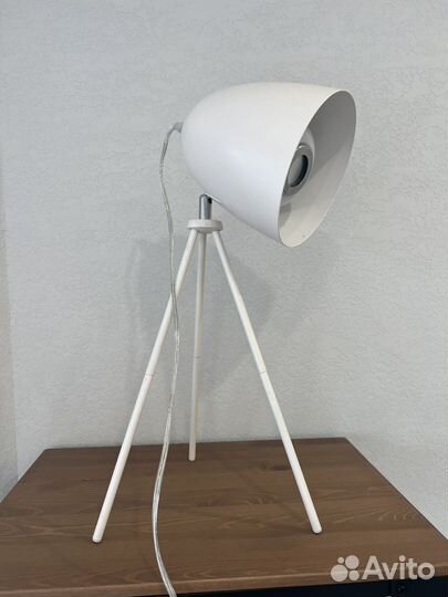 Настольная лампа