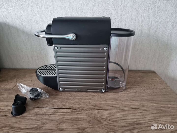Кофемашина Nespresso Pixie C60, капсульная, титан