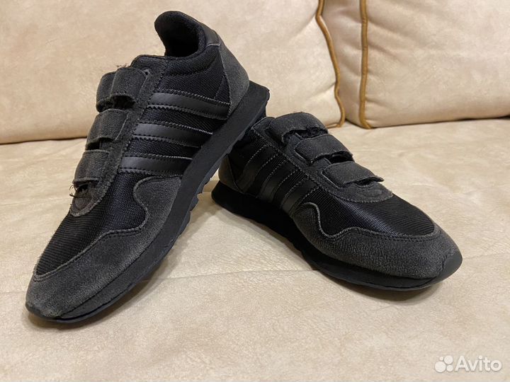 Кроссовки adidas р.35