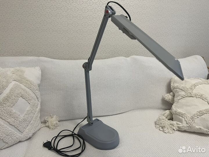 Офисная настольная лампа