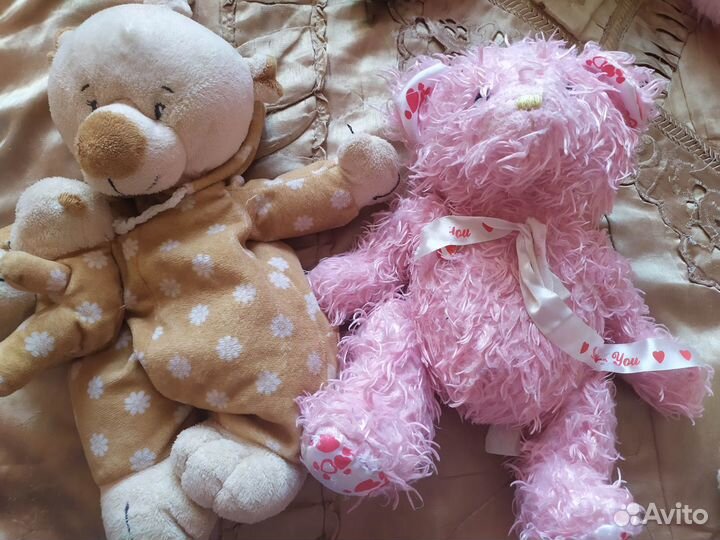 Мишка поющий нежную мелодию