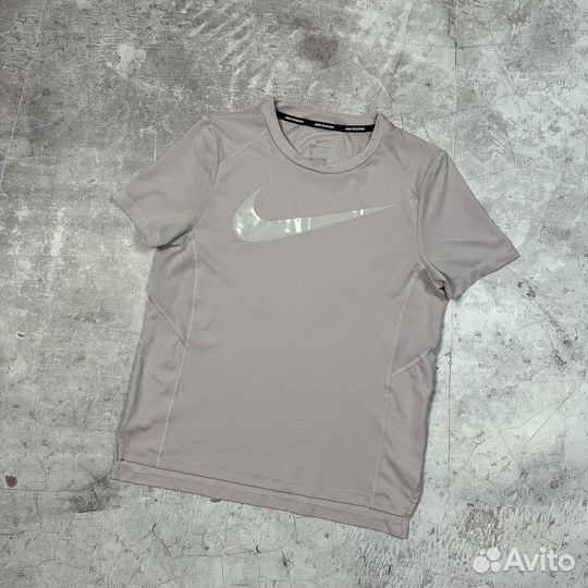 Женская Футболка Nike Dri-Fit размер M