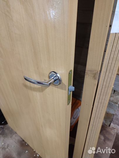 Межкомнатная дверь, бу, с коробкой 80