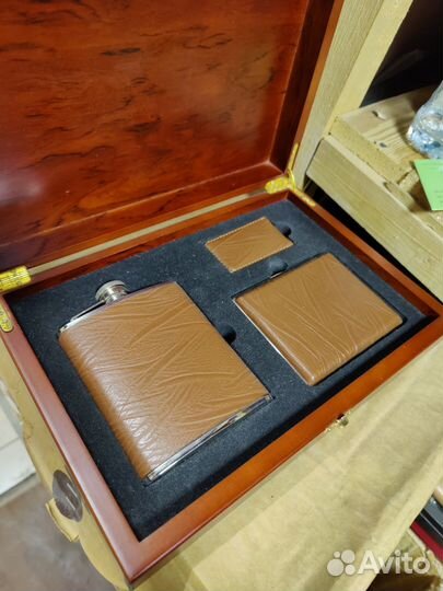 Подарочные наборы для мужчин. Фляжки, портсигар