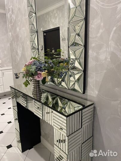 Зеркало и консоль