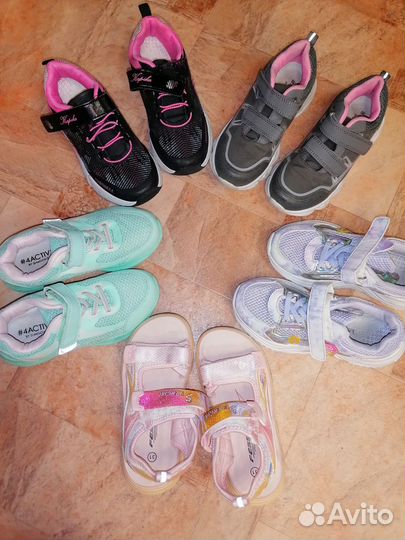 Пакетом фирменные кроссовки 30