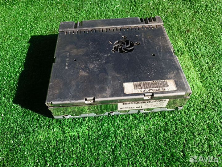 Усилитель звука Mercedes Harman Kardon